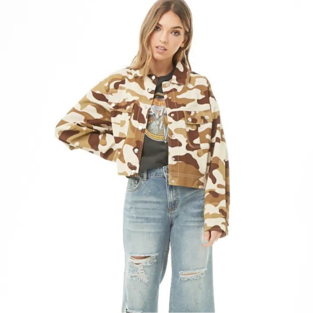 NWT FOREVER 21 CAMO CROPPED JACKET